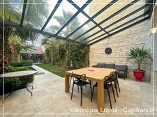 Agen, city center, superb 266 m² stone house, fully renovated, garden, swimming pool, workshop, 5-car garage