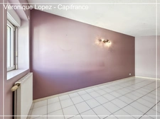 Exclusivité ! AGEN, proche lycée Palissy, agréable appartement T2 en duplex de 59 m² avec balcon et place de parking couverte.