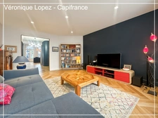 Agen, city center, superb 266 m² stone house, fully renovated, garden, swimming pool, workshop, 5-car garage