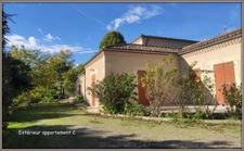 Lectoure, on the outskirts of the village, a property complex of 324 m² of living space, spread over two levels on a plot of over 5,000 m². Ideal for a rental investment!