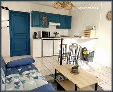 Lectoure, on the outskirts of the village, a property complex of 324 m² of living space, spread over two levels on a plot of over 5,000 m². Ideal for a rental investment!