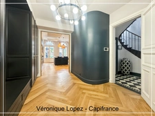 Agen, city center, superb 266 m² stone house, fully renovated, garden, swimming pool, workshop, 5-car garage