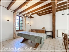 Agen, just 6km away, authentic stone house of 203m² with large grounds, garage and cellar.