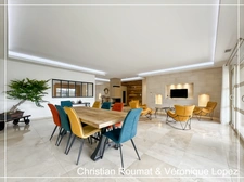 Rare et unique. Roquefort, maison de prestige construite en 2018 avec 207 m² hab. sur parcelle arborée de 1698 m². Triple garage.
