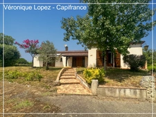 Le Passage, maison de maçon spacieuse et lumineuse, 159 m² habitables, grand garage, jardin, piscine. 