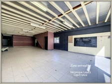 AGEN, proche du centre, entrepôt avec bureaux d'une superficie totale de 353 m²