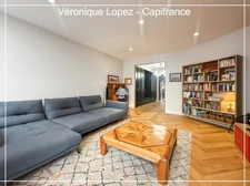 Agen, city center, superb 266 m² stone house, fully renovated, garden, swimming pool, workshop, 5-car garage