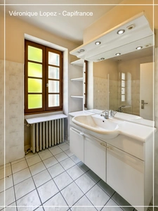 Agen, just 6km away, authentic stone house of 203m² with large grounds, garage and cellar.