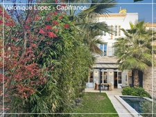 Agen, city center, superb 266 m² stone house, fully renovated, garden, swimming pool, workshop, 5-car garage