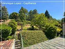 Agen, à seulement 6kms, authentique maison en pierre de 203m² avec grand terrain, garage et cave.