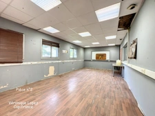 AGEN, proche du centre, entrepôt avec bureaux d'une superficie totale de 353 m²