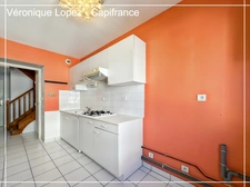 Exclusivité ! AGEN, proche lycée Palissy, agréable appartement T2 en duplex de 59 m² avec balcon et place de parking couverte.