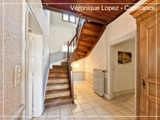 Agen, just 6km away, authentic stone house of 203m² with large grounds, garage and cellar.