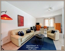 Lectoure, on the outskirts of the village, a property complex of 324 m² of living space, spread over two levels on a plot of over 5,000 m². Ideal for a rental investment!