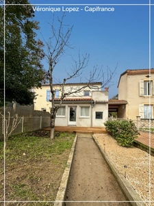 Exclusivité, Agen Nord, charmante maison de ville en pierre T3 de 63 m² entièrement rénovée, proche du canal et centre ville accessible à pied.