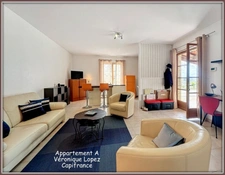 Lectoure, on the outskirts of the village, a property complex of 324 m² of living space, spread over two levels on a plot of over 5,000 m². Ideal for a rental investment!