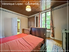 Agen, à seulement 6kms, authentique maison en pierre de 203m² avec grand terrain, garage et cave.