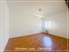 Exclusvité. Villeneuve Sur Lot, appartement T3 traversant au 2ème étage d'un bel immeuble en pierres