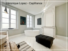 Agen, city center, superb 266 m² stone house, fully renovated, garden, swimming pool, workshop, 5-car garage