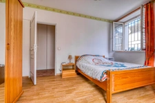 Christophe Michaudelle Capifrance, EXCLUSIVITÉ, vous propose au cœur de MEAUX, au pied de la cathédrale, appartement avec beaucoup de charme 4 pièces 80 m² avec sa terrasse, sa place de stationnement 