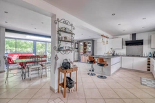 Christophe Michaudelle – CAPIFRANCE - vous propose à JUILLY : maison - 7 pièces - 175 m² - 5 chambres - grandes pièces de vie avec véranda - 2 pièces d'eau - dressing - buanderie - garage et stationne