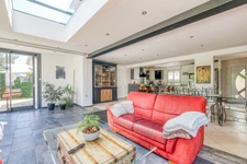Christophe Michaudelle – CAPIFRANCE - vous propose à JUILLY : maison - 7 pièces - 175 m² - 5 chambres - grandes pièces de vie avec véranda - 2 pièces d'eau - dressing - buanderie - garage et stationne
