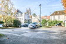 Christophe Michaudelle Capifrance, EXCLUSIVITÉ, vous propose au cœur de MEAUX, au pied de la cathédrale, appartement avec beaucoup de charme 4 pièces 80 m² avec sa terrasse, sa place de stationnement