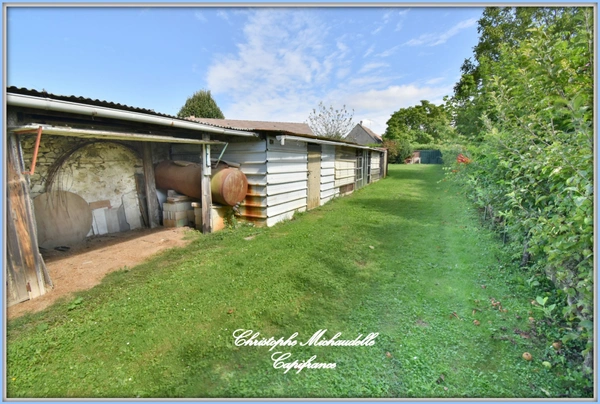 A quelques km de CONGIS TRILPORT, maison - 128 m² - Gare ligne P à pied - 6 pièces - 4 chambres - Grenier aménageable - dressing -  1 grand garage - 1 grand jardin avec abris et accès portail - stati
