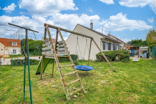 Christophe Michaudelle – CAPIFRANCE - vous propose proche de Meaux et de Saint Soupplets : maison indépendante - 4 pièces - 115 m² - 3 chambres (dont 1 suite parentale) - 2 pièces d'eau - beau jardin 