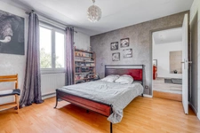 Christophe Michaudelle – CAPIFRANCE - vous propose à JUILLY : maison - 7 pièces - 175 m² - 5 chambres - grandes pièces de vie avec véranda - 2 pièces d'eau - dressing - buanderie - garage et stationne