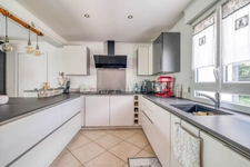 Christophe Michaudelle – CAPIFRANCE - vous propose à JUILLY : maison - 7 pièces - 175 m² - 5 chambres - grandes pièces de vie avec véranda - 2 pièces d'eau - dressing - buanderie - garage et stationne