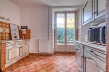 Christophe Michaudelle Capifrance, EXCLUSIVITÉ, vous propose au cœur de MEAUX, au pied de la cathédrale, appartement avec beaucoup de charme 4 pièces 80 m² avec sa terrasse, sa place de stationnement 
