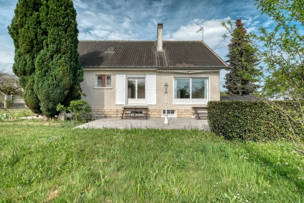 Christophe Michaudelle – EXLUSIVITE - CAPIFRANCE vous propose proche de Meaux, à Nanteuil lès Meaux : Secteur AU CALME, maison indépendante bien entretenue - 7 pièces - 148 m² -  5 chambres (6è possib