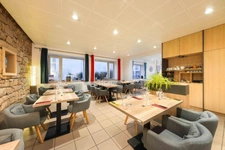 Murs d'un hôtel à vendre à PONTAUMUR (63)