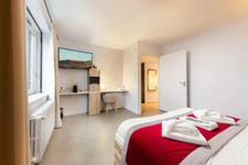 Murs d'un hôtel à vendre à PONTAUMUR (63)