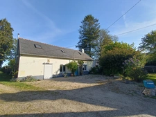 Maison en pierre 94 m² avec jardin arboré de 952 m², dépendances et serre – 3 chambres