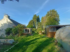 Maison en pierre 94 m² avec jardin arboré de 952 m², dépendances et serre – 3 chambres
