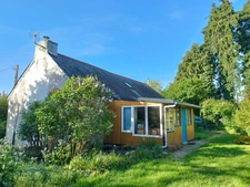 Maison en pierre 94 m² avec jardin arboré de 952 m², dépendances et serre – 3 chambres