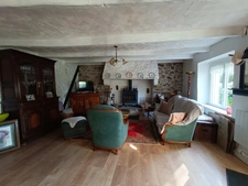 Maison en pierre 94 m² avec jardin arboré de 952 m², dépendances et serre – 3 chambres