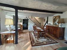 Maison en pierre 94 m² avec jardin arboré de 952 m², dépendances et serre – 3 chambres