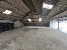 Ensemble immobilier mixte à vendre CARHAIX PLOUGUER (29)
