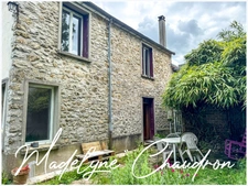 Maison en pierre de 4 chambres avec jardin au bord de la Juine, en plein cœur de Janville-sur-Juine."