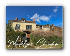 Belle demeure ancienne à rénover au cœur de Breuillet – grands volumes, 6 chambres et terrain de 920 m².