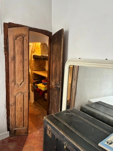 Maison de caractère du XIIIᵉ siècle – Cour intérieure, lumière et fort potentiel au cœur de Saint-Affrique