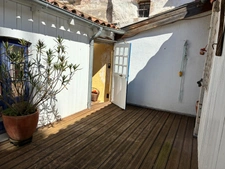 Maison de caractère du XIIIᵉ siècle – Cour intérieure, lumière et fort potentiel au cœur de Saint-Affrique