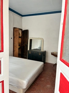 Maison de caractère du XIIIᵉ siècle – Cour intérieure, lumière et fort potentiel au cœur de Saint-Affrique