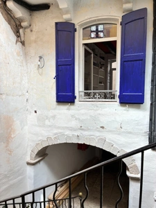 Maison de caractère du XIIIᵉ siècle – Cour intérieure, lumière et fort potentiel au cœur de Saint-Affrique