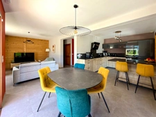À vendre – Belle maison T5 de 138 m² utiles sur un terrain de 1 035 m² avec piscine à Ayse (74)