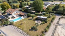 À vendre – Propriété avec maison, installations équestres et piscine à Massongy (74)