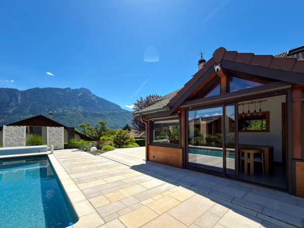 À vendre – Belle maison T5 de 138 m² utiles sur un terrain de 1 035 m² avec piscine à Ayse (74)